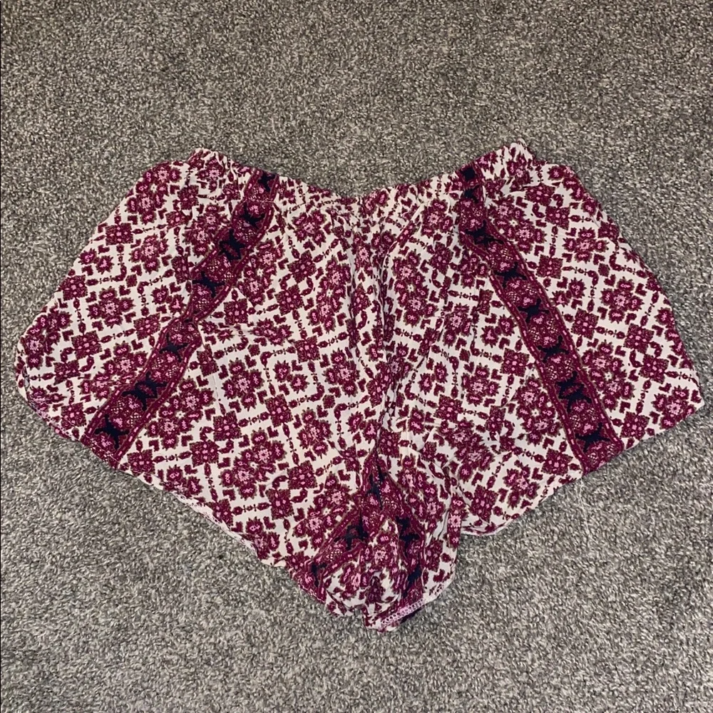 Brandy Melville Shorts - Picture 4 of 4